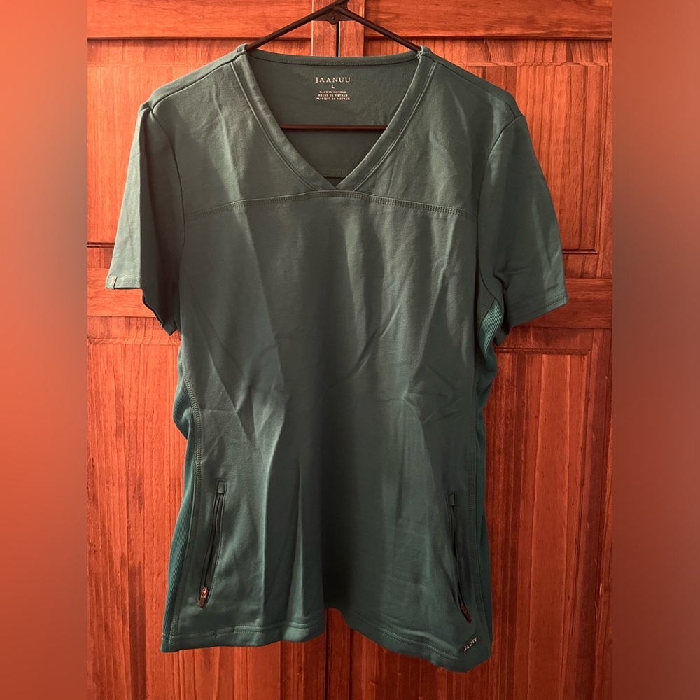 Jaanuu scrub set